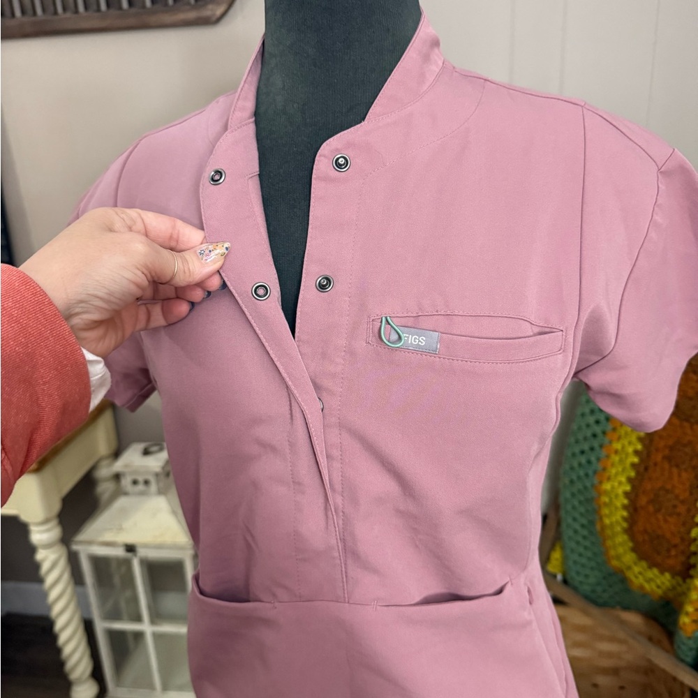 Figs • Mineral Mauve Tunis Scrub Top - Picture 4 of 15